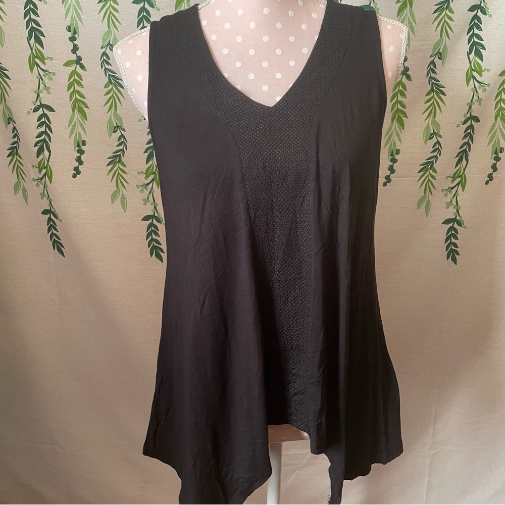 Size M Adrianna Papell Black Flowy Tank Top C2